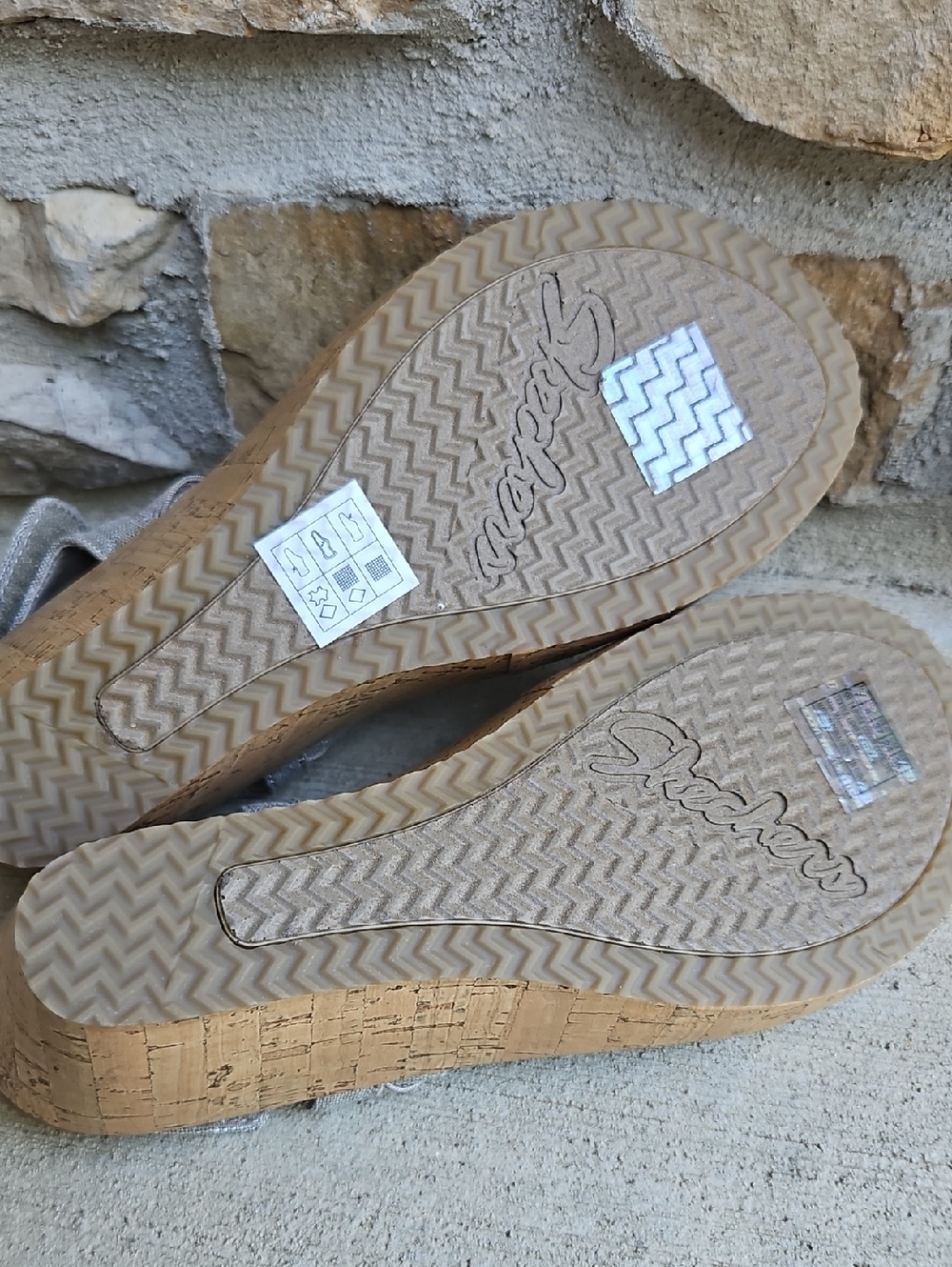 Skechers Silver Sparkle Elastic Strap Sandals 7 New Luxe Foam - Picture 9 of 11